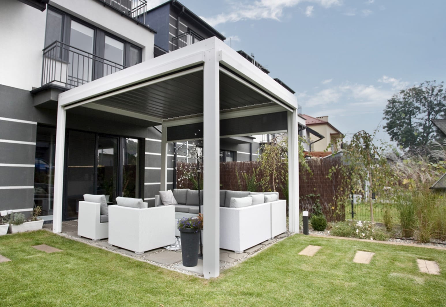 dm-handel-pergola-sb-500-4x4m-lamellendach-elektrisch image 3